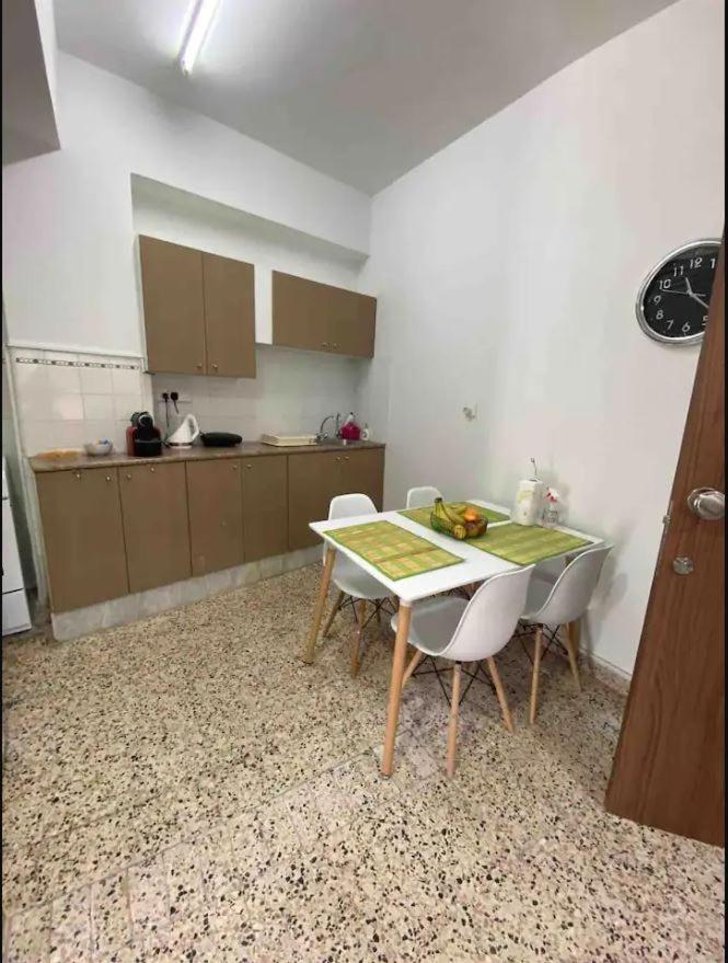 2 Bedroom Apt In Ermou 4 Minute Walk Beach Larnaca Exterior photo