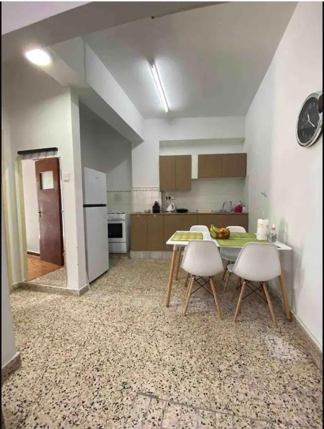 2 Bedroom Apt In Ermou 4 Minute Walk Beach Larnaca Exterior photo