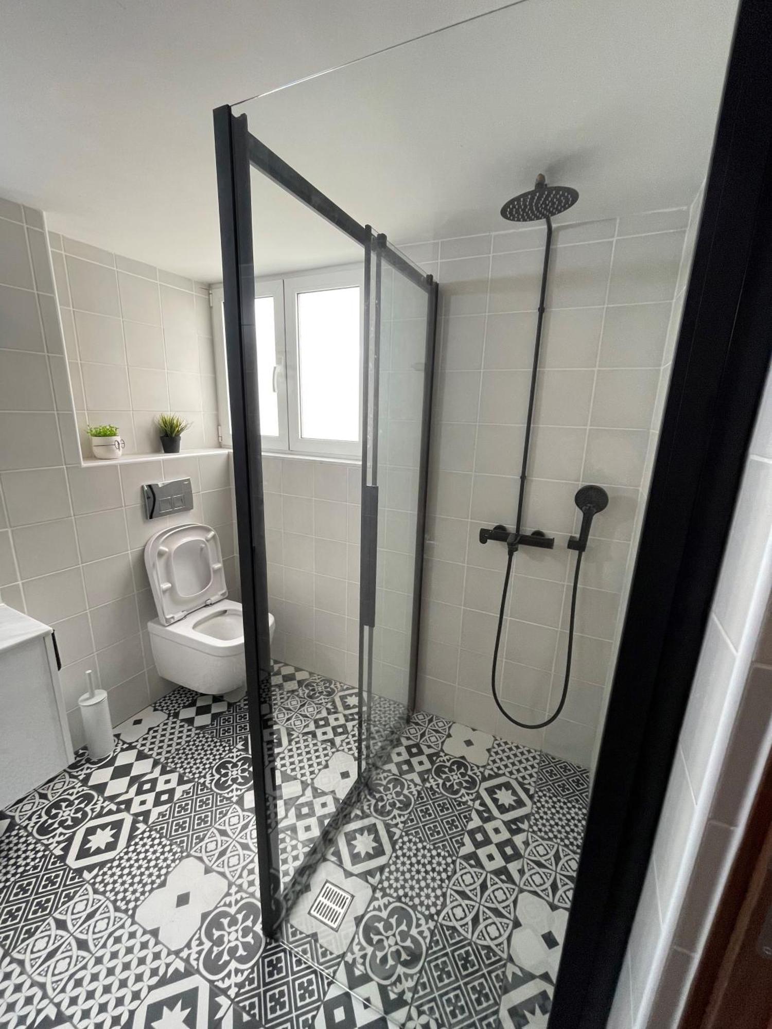 2 Bedroom Apt In Ermou 4 Minute Walk Beach Larnaca Exterior photo