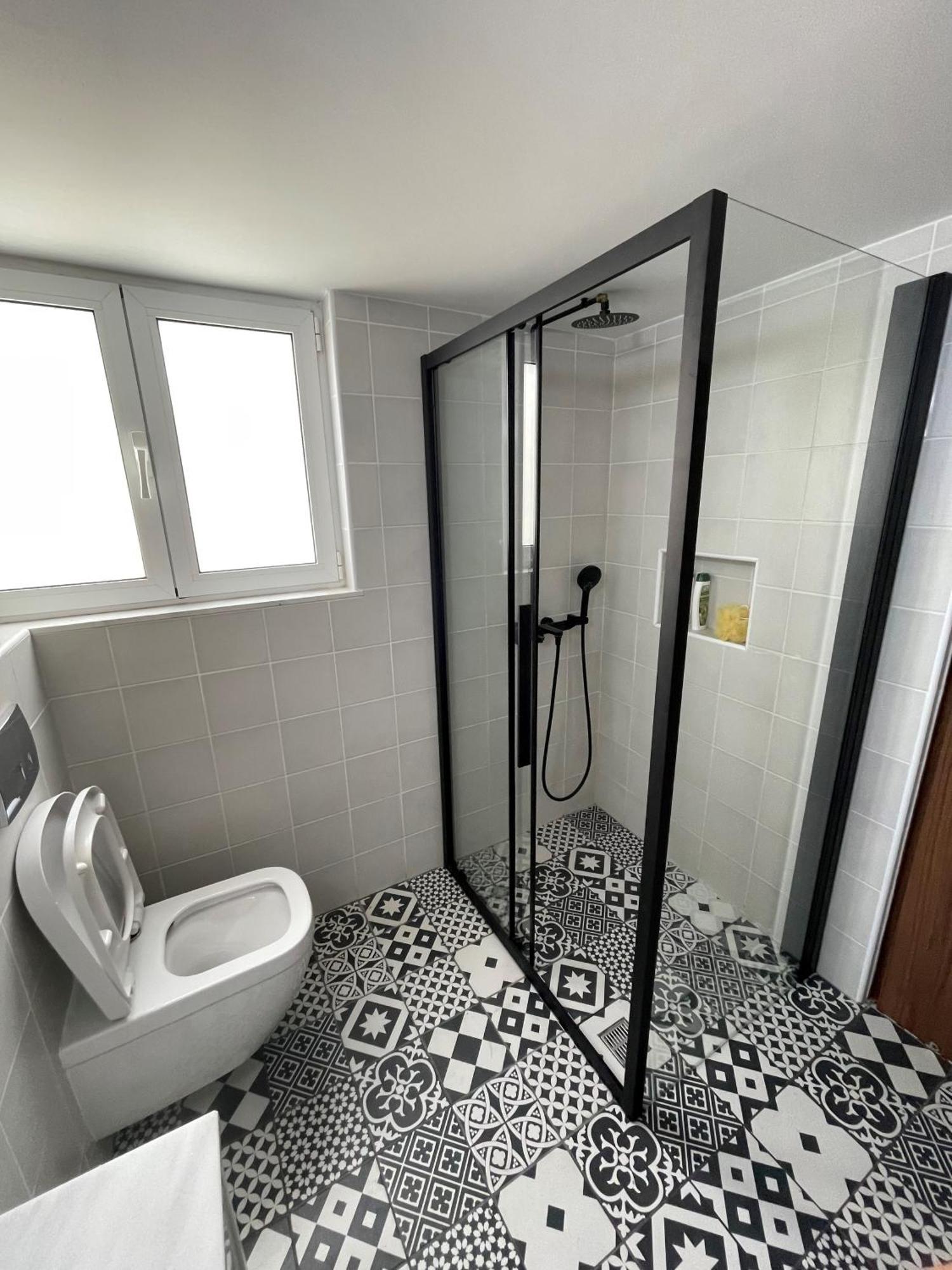 2 Bedroom Apt In Ermou 4 Minute Walk Beach Larnaca Exterior photo